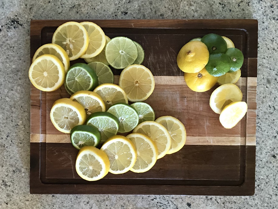 Slices lemons and limes
